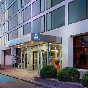Hilton London Gatwick Airport מלון הורלי